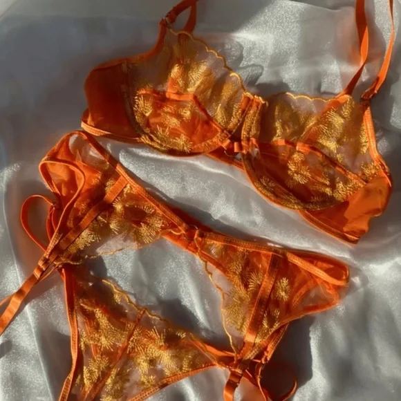 Unndr lingerie set - Picture 1 of 4